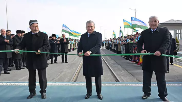 Мирзиёев принял участие в открытии нового моста через Амударью