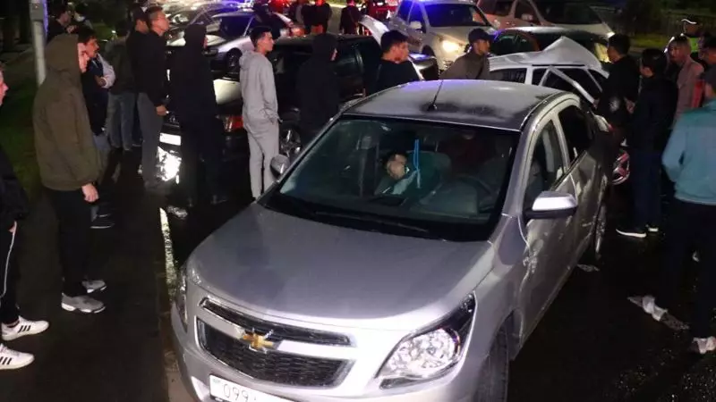 Водитель каршеринга устроил массовое ДТП в Алматы: есть пострадавшие
