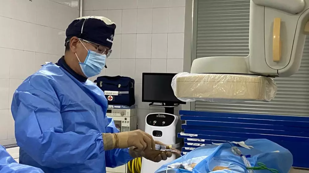 Беременной женщине провели операцию на сердце в Алматы
