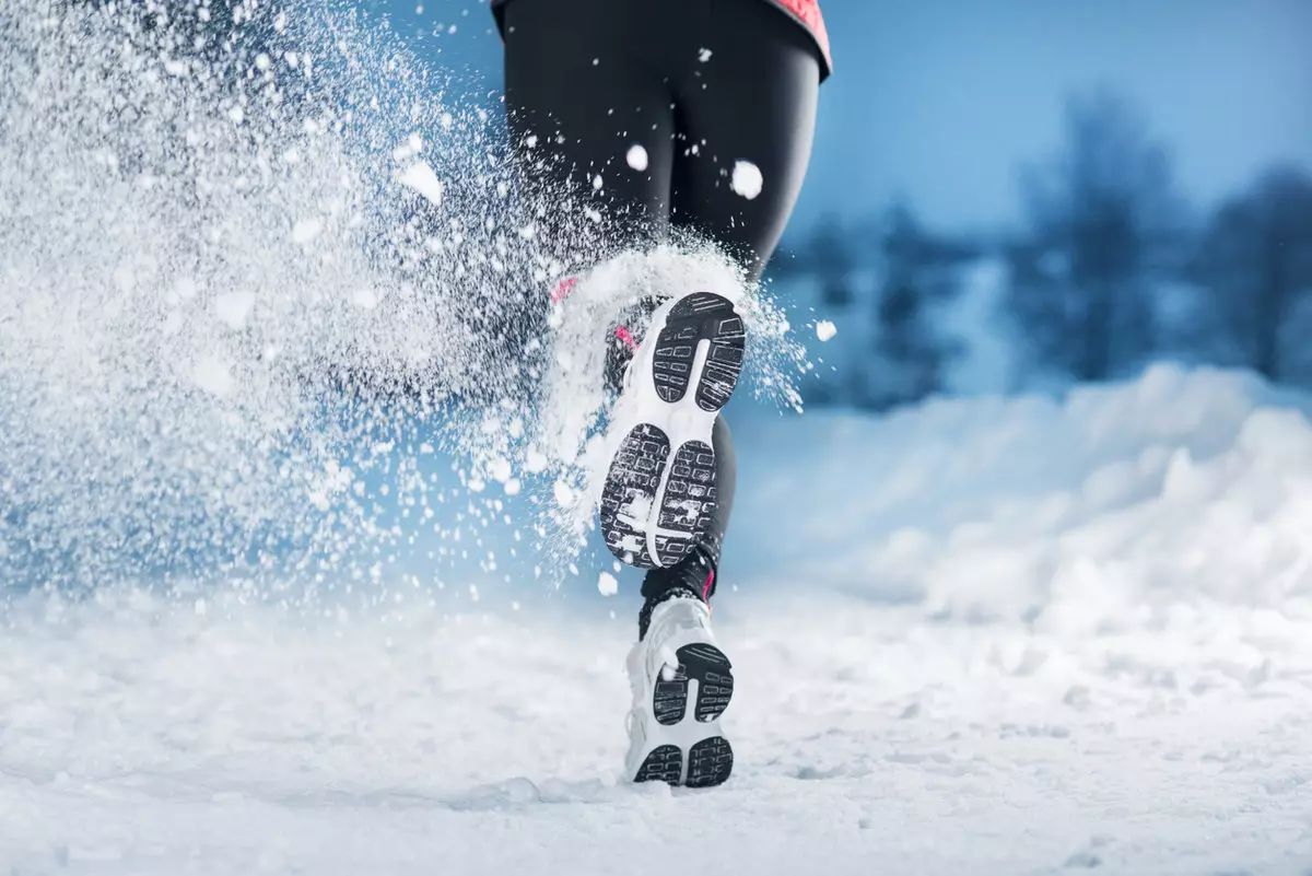 Как выбрать кроссовки для бега зимой: главные параметры
