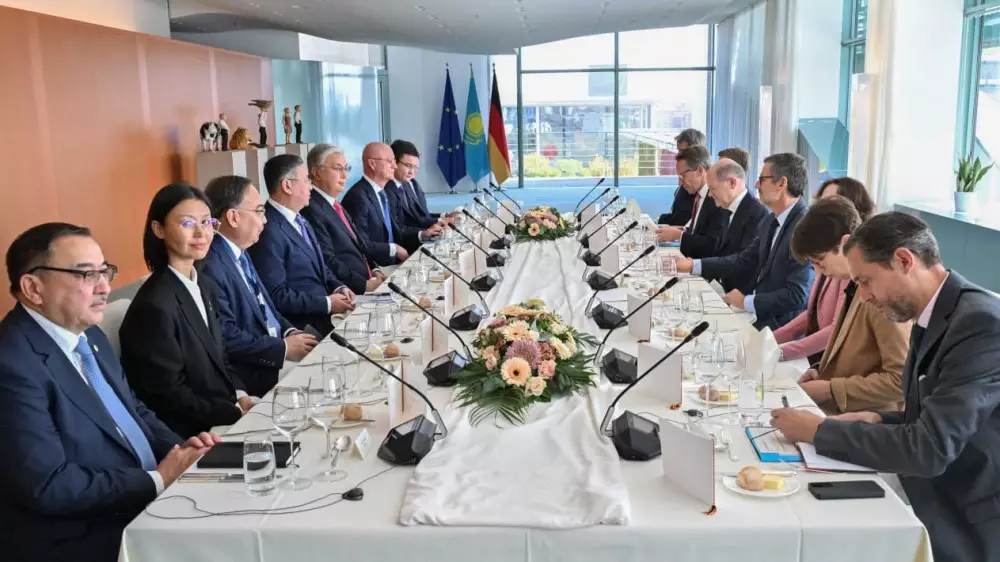 Токаев в Германии поднял вопрос упрощения визового режима для казахстанцев