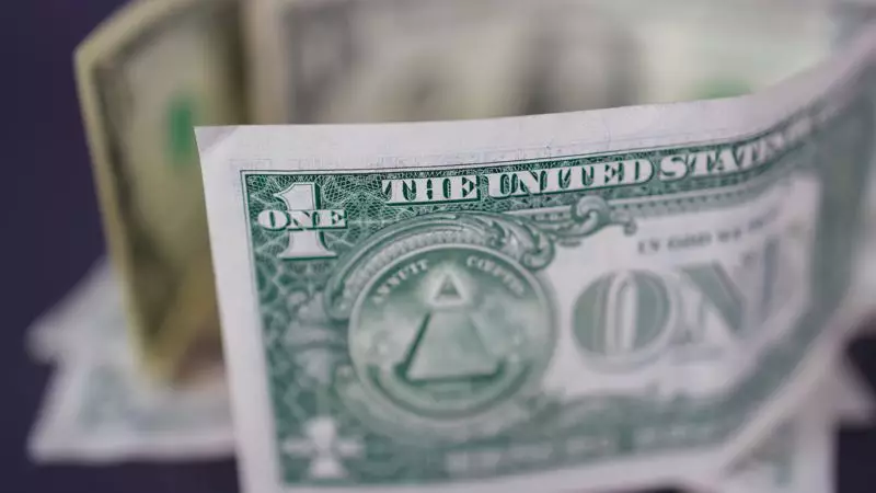 Доллар еще подешевел на торгах 29 сентября