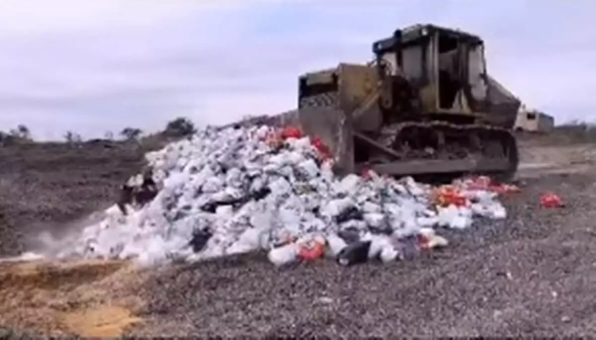 Более 6 тонн контрафактного порошка и три тыс бутылок вина уничтожили в Костанае (ВИДЕО)
