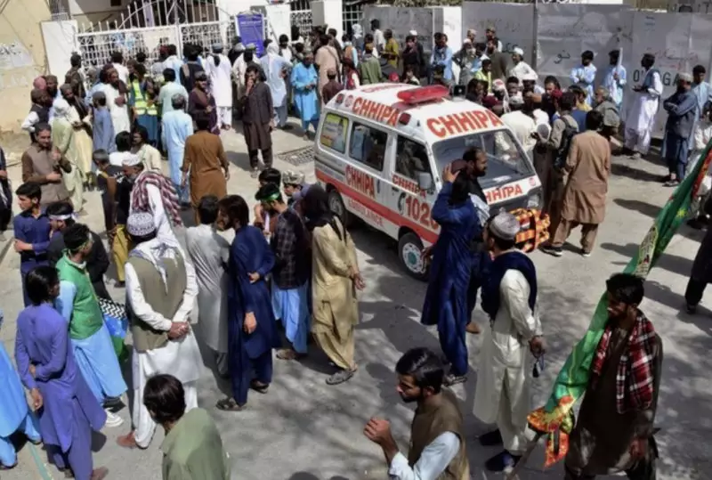 Погибли более 50 человек: у мечети в Пакистане произошел теракт