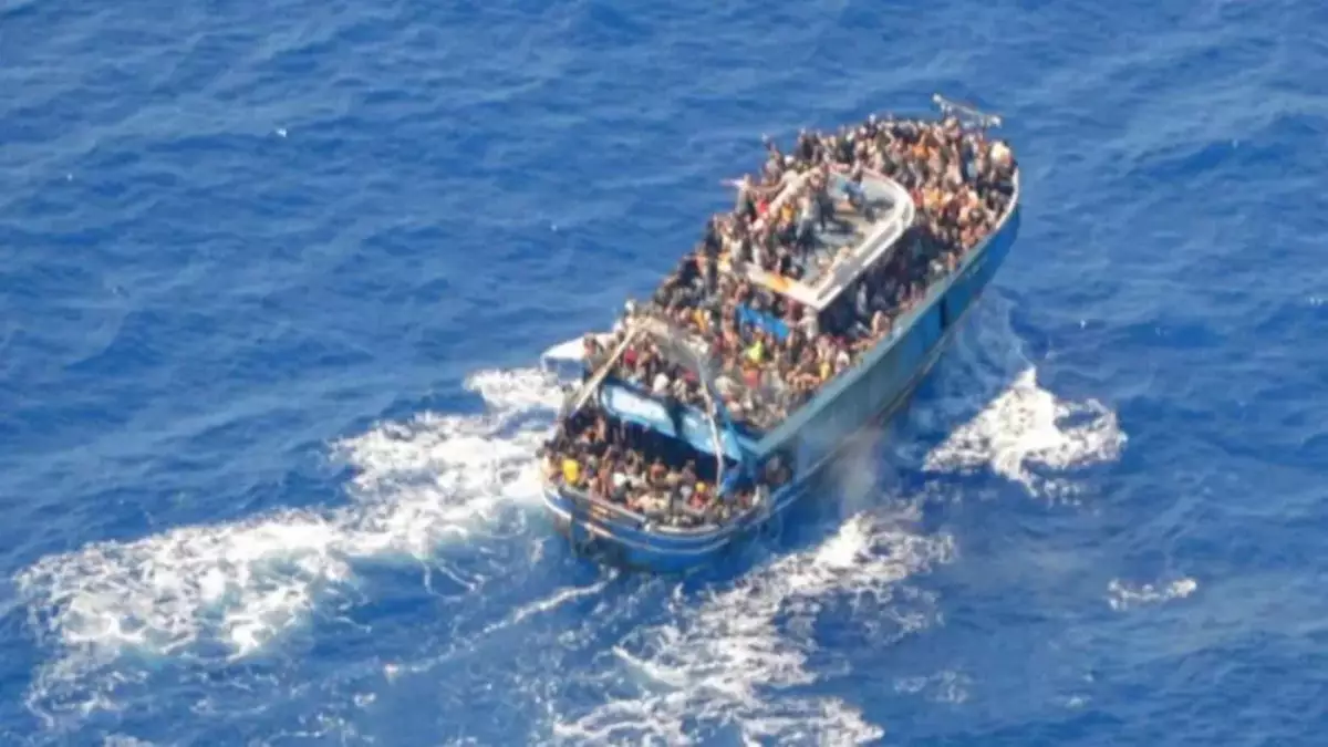Судно с мигрантами выбросило на берег в Израиле, судьба пассажиров неизвестна