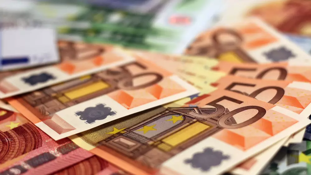Названы официальные курсы доллара, рубля и евро на 6 октября