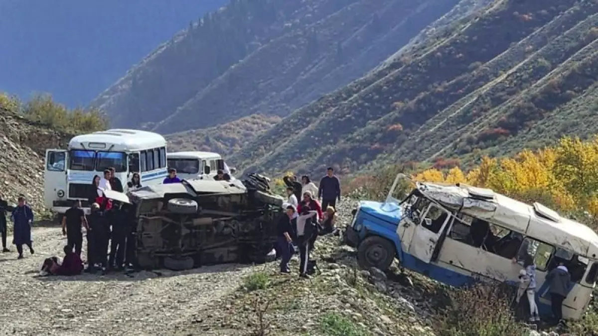 Смертельная авария: туристические автобусы столкнулись близ Каинды