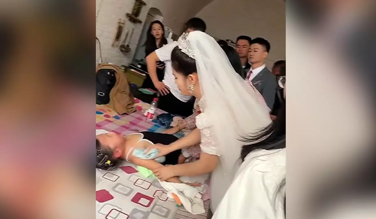 Невеста спасла ребенка во время своей свадьбы
