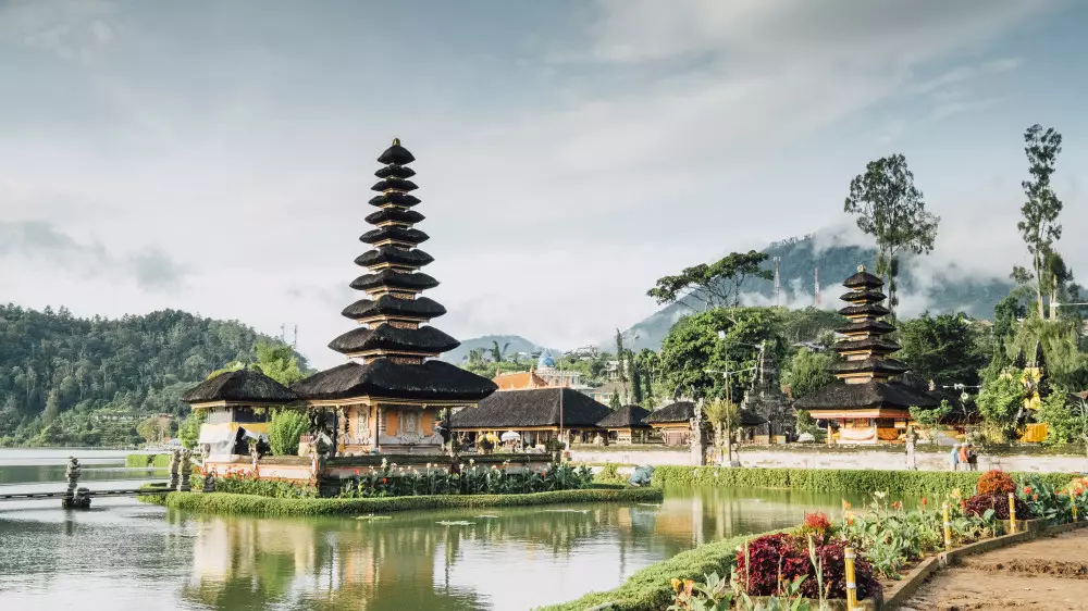 Голый турист в храме возмутил балийцев