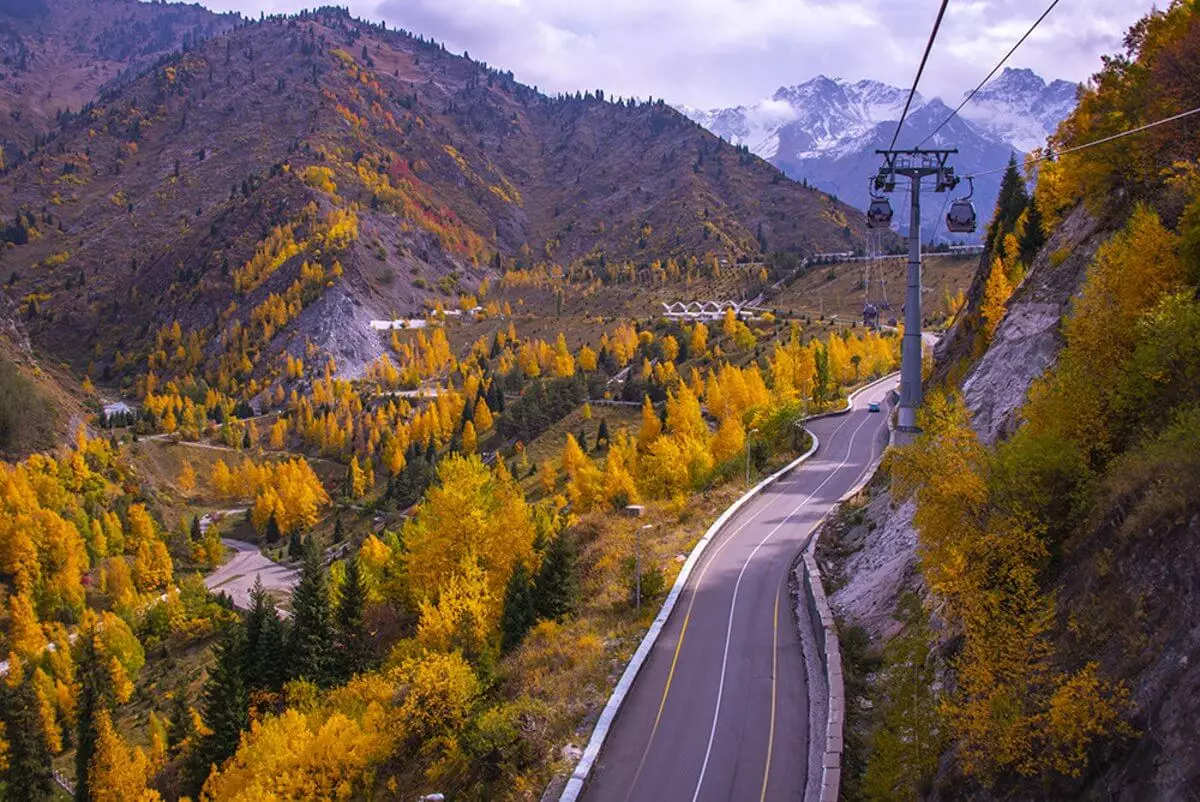 Насыщенность красок в Алматы: Осень в горах и в городе