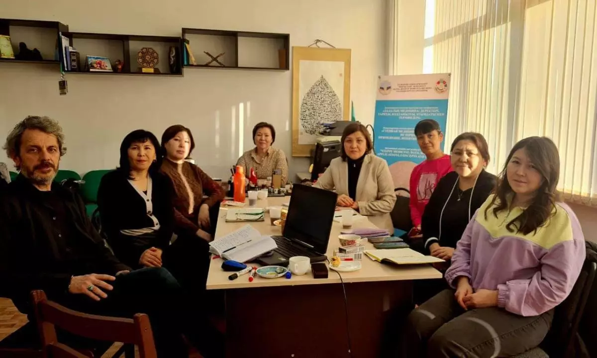 Казахстанские ученые готовят рукописи книг на персидском и арабском языках