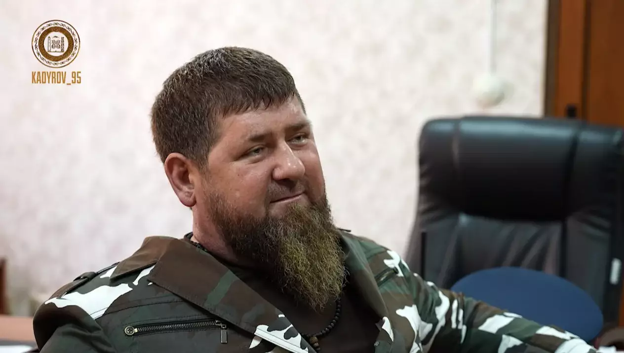 «Не от души говоришь» — Кадыров показал видео с обвиняемым в сожжении Корана