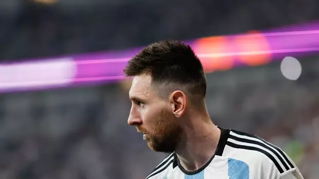 Парагвайский футболист плюнул в Месси во время матча с Аргентиной