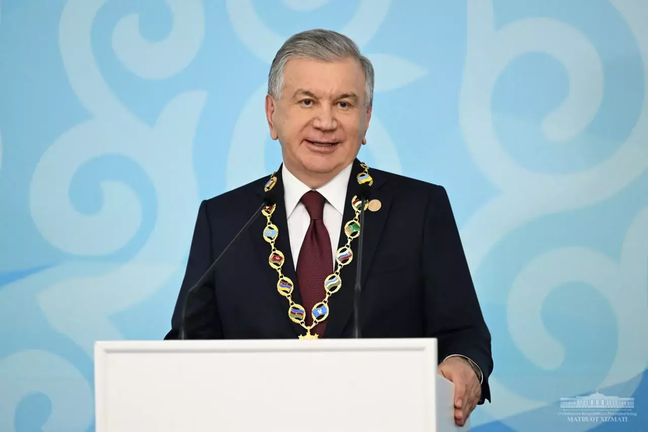 Президент Узбекистана получил высшую награду СНГ