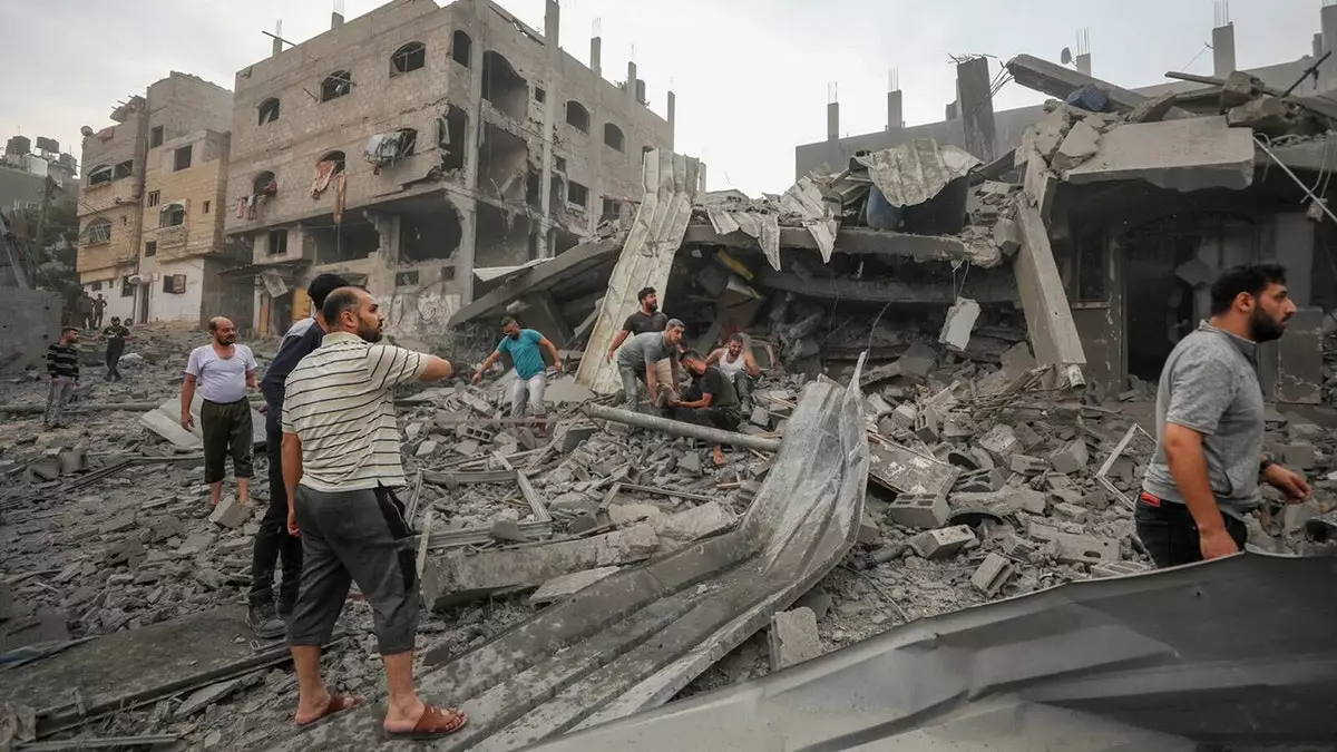 Иностранные чиновники выражают тревогу по поводу нехватки гуманитарной помощи в Газе, поскольку Израиль готовится к наземной операции