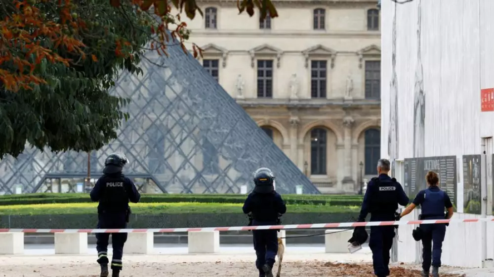 Во Франции эвакуировали Лувр, Версальский дворец и Лионский вокзал из-за угроз
