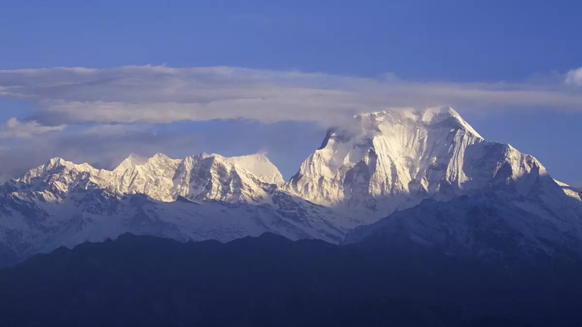 «Информация о падении искажена». В Непале ищут сорвавшуюся во время восхождения чемпионку России