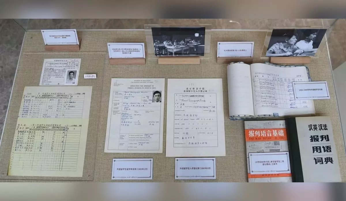 Токаеву показали архивные документы о его учебе в университете в Китае