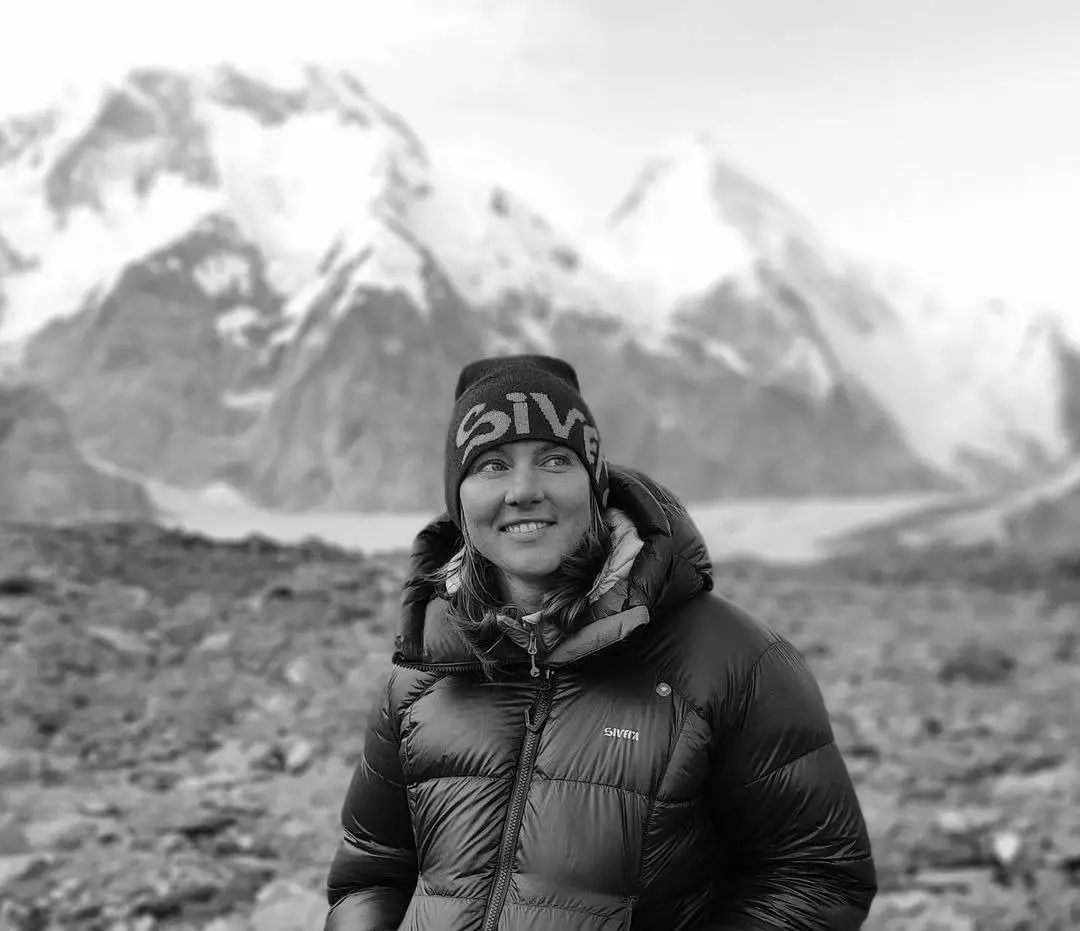 Федерация альпинизма России окажет помощь родным погибшей альпинистки Оленевой