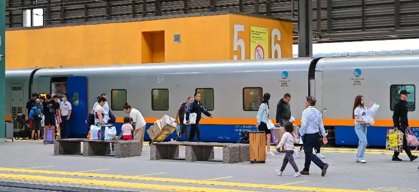 Пассажиры нескольких поездов КТЖ могут воспользоваться услугой "От перрона до дома"