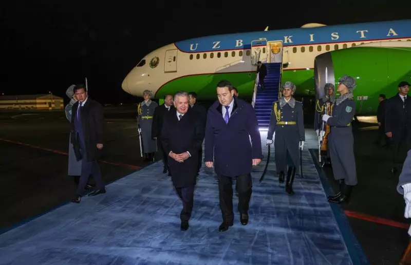 В Астану с официальным визитом прибыл президент Узбекистана Шавкат Мирзиёев
