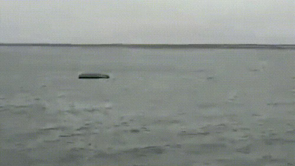 Лодка с рыбаками перевернулась на Бухтарминском водохранилище
