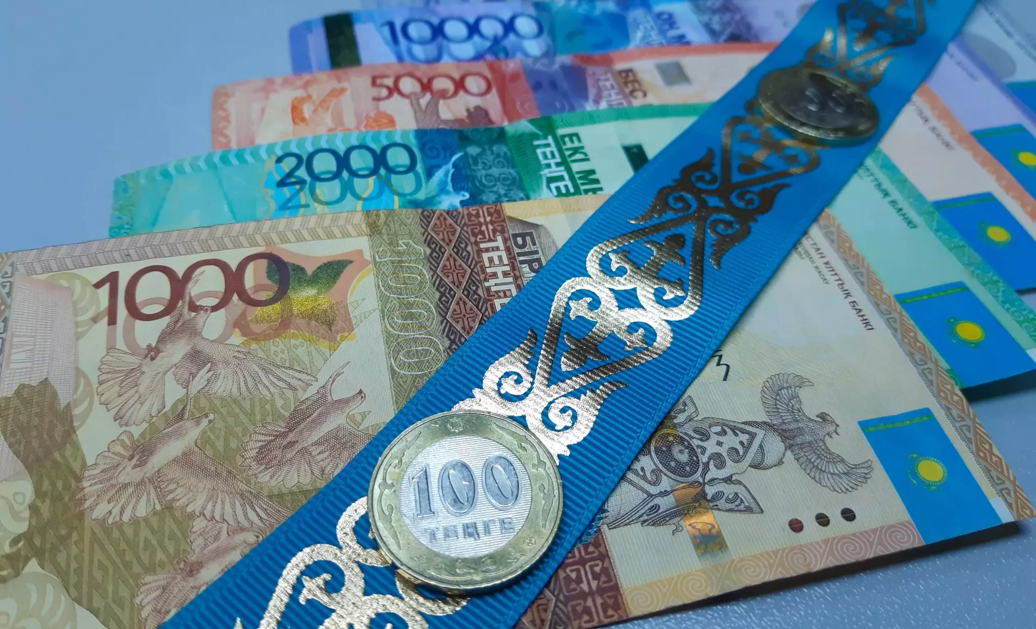 Национальной валюте казахстана – 30 лет