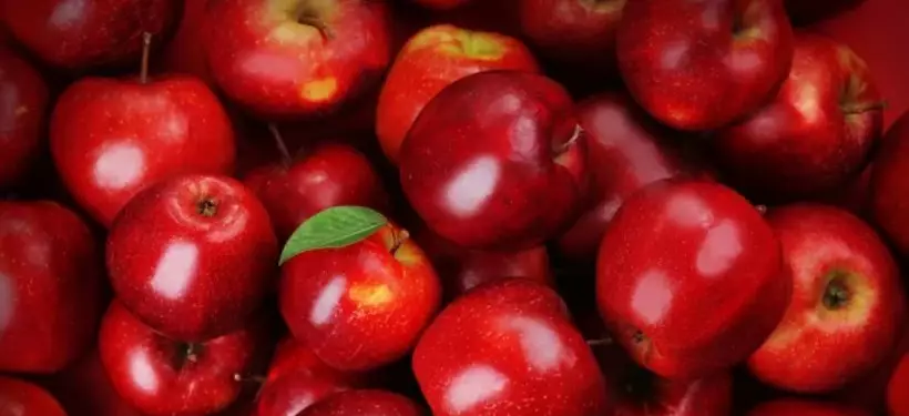 Казахстанцам приходится покупать самые дорогие яблоки по СНГ