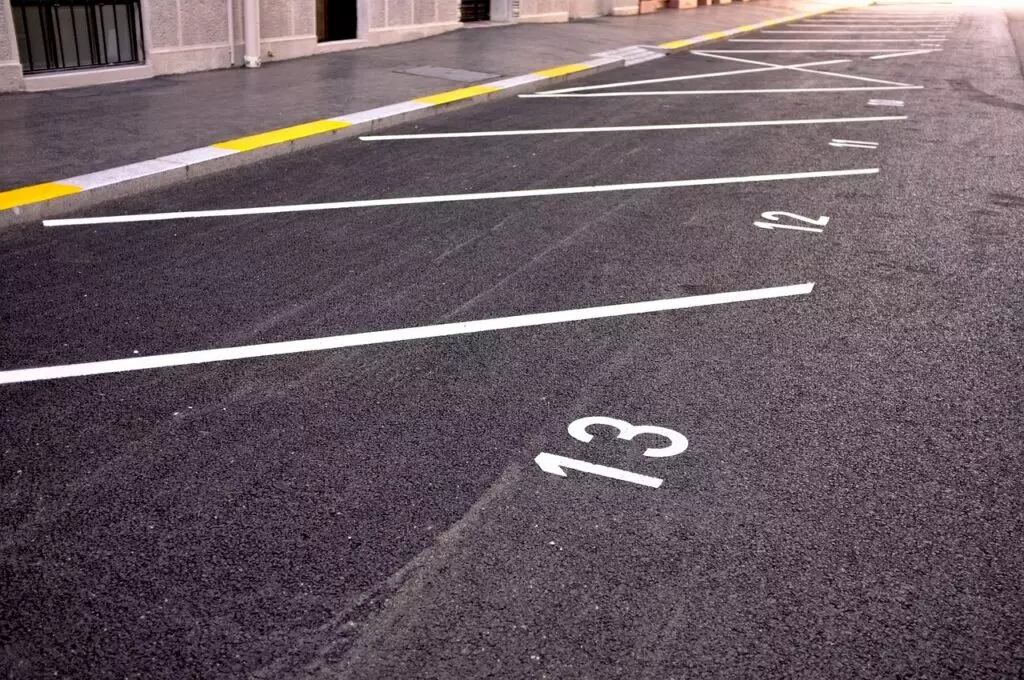 Парковки у школ и больниц будут бесплатными бесплатными в Астане