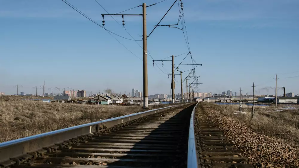 Железные дороги Казахстана изношены на 60 процентов - Смаилов