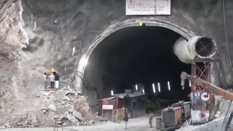 Обрушение туннеля в Индии: спасатели добились первого серьезного успеха