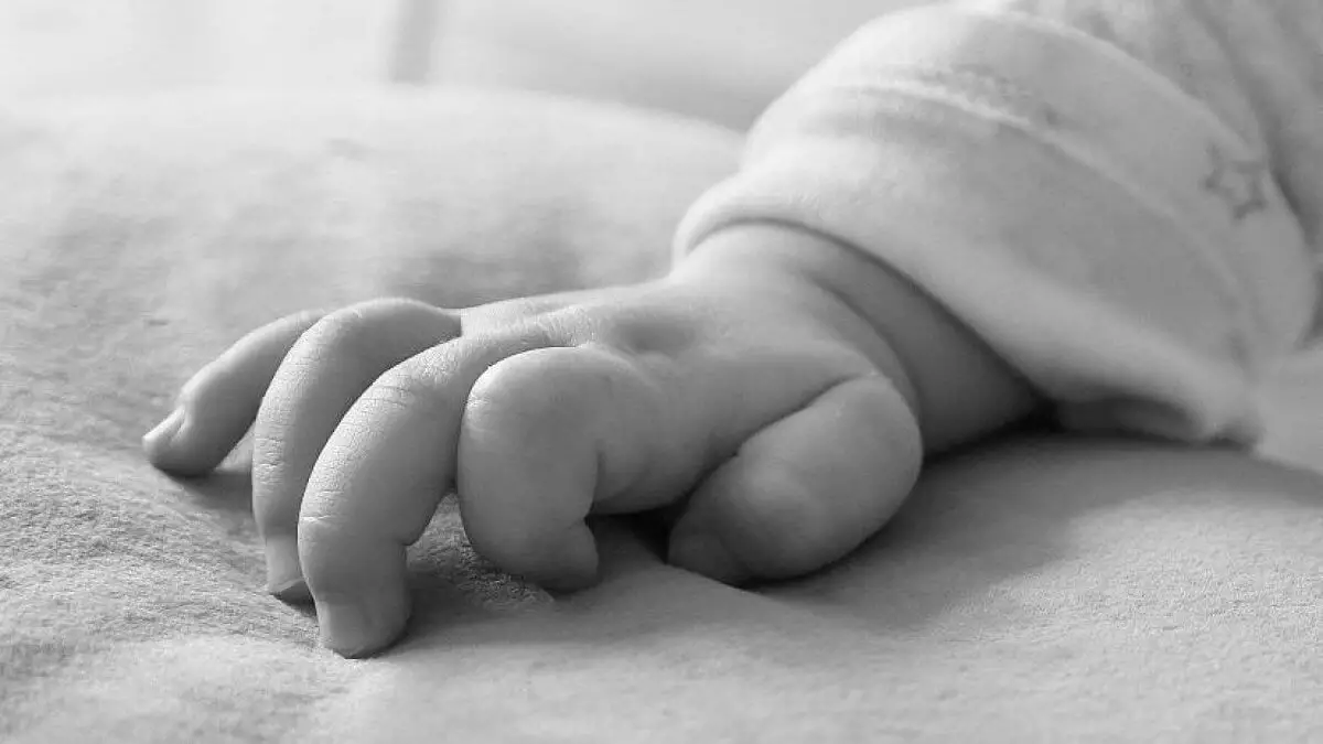 Младенец умер от истощения в Павлодарской области