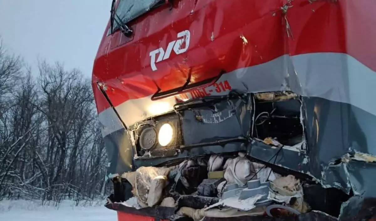 Два поезда столкнулись лоб в лоб в России, пострадали десятки человек