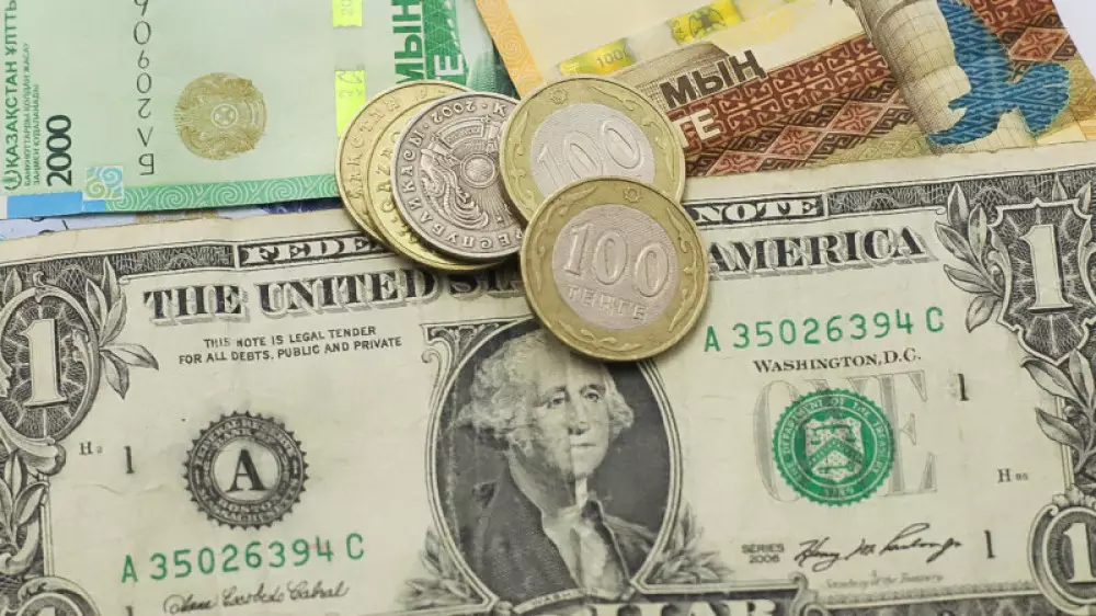 Сколько стоят доллар, евро и рубль в обменниках