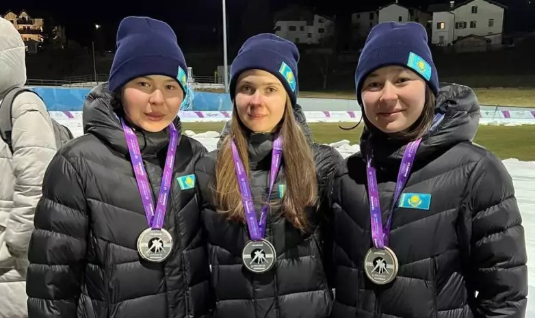 Казахстанские конькобежцы завоевали четыре медали на юниорском Кубке мира
