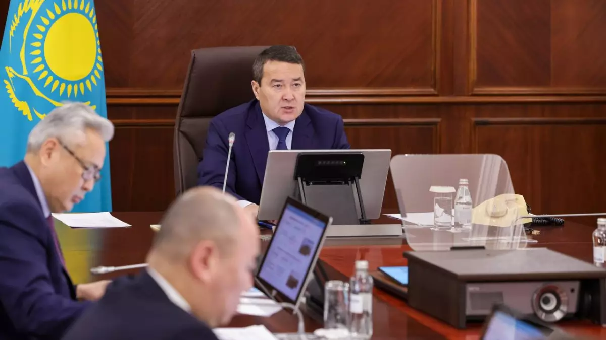Усилить работу по вакцинации поручил премьер-министр Казахстана