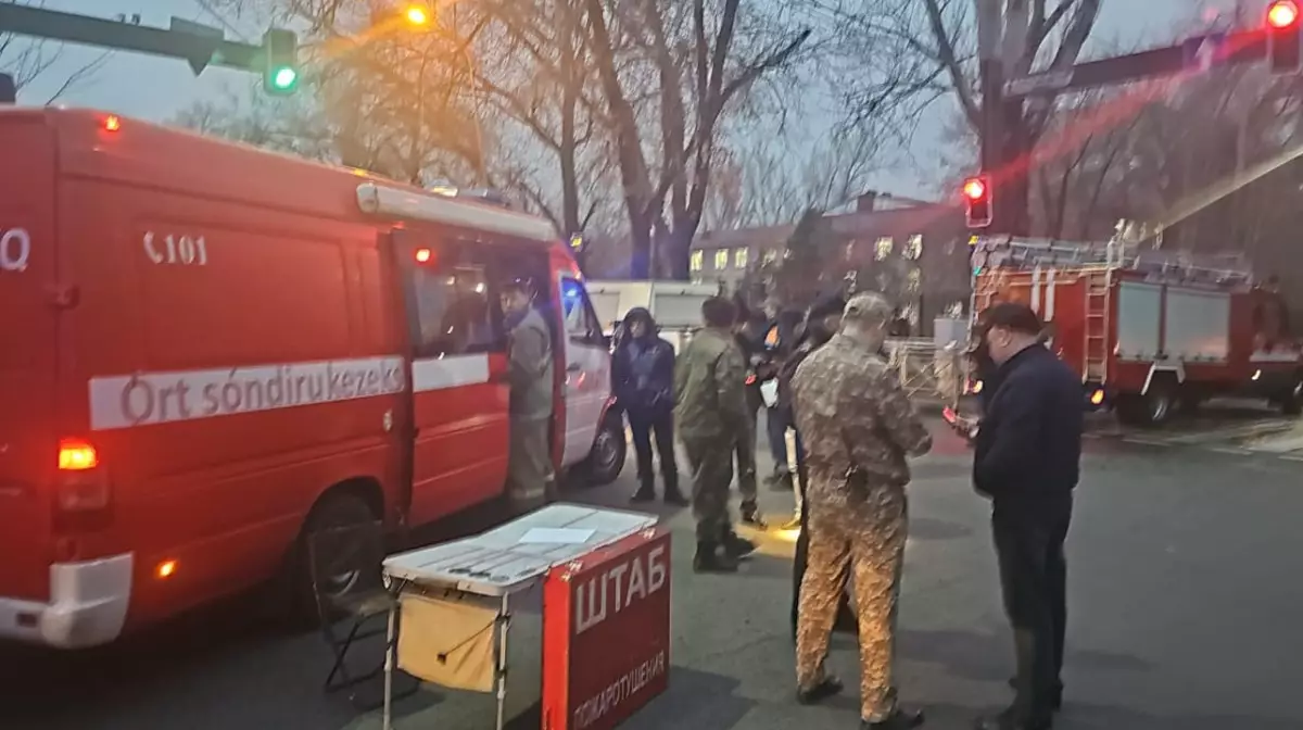 13 человек погибли при пожаре в хостеле в Алматы