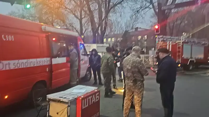 13 человек погибли в крупном пожаре в Алматы