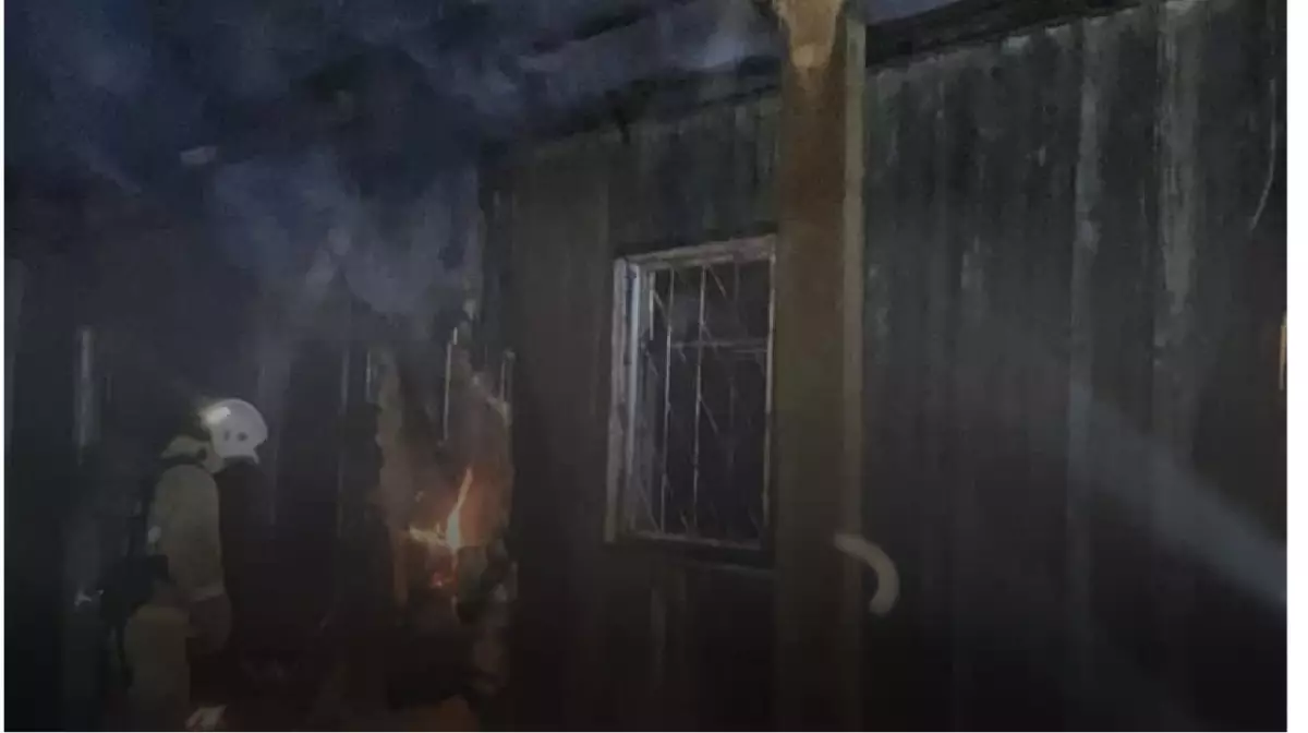 В Алматы загорелся хостел, 13 человек погибли