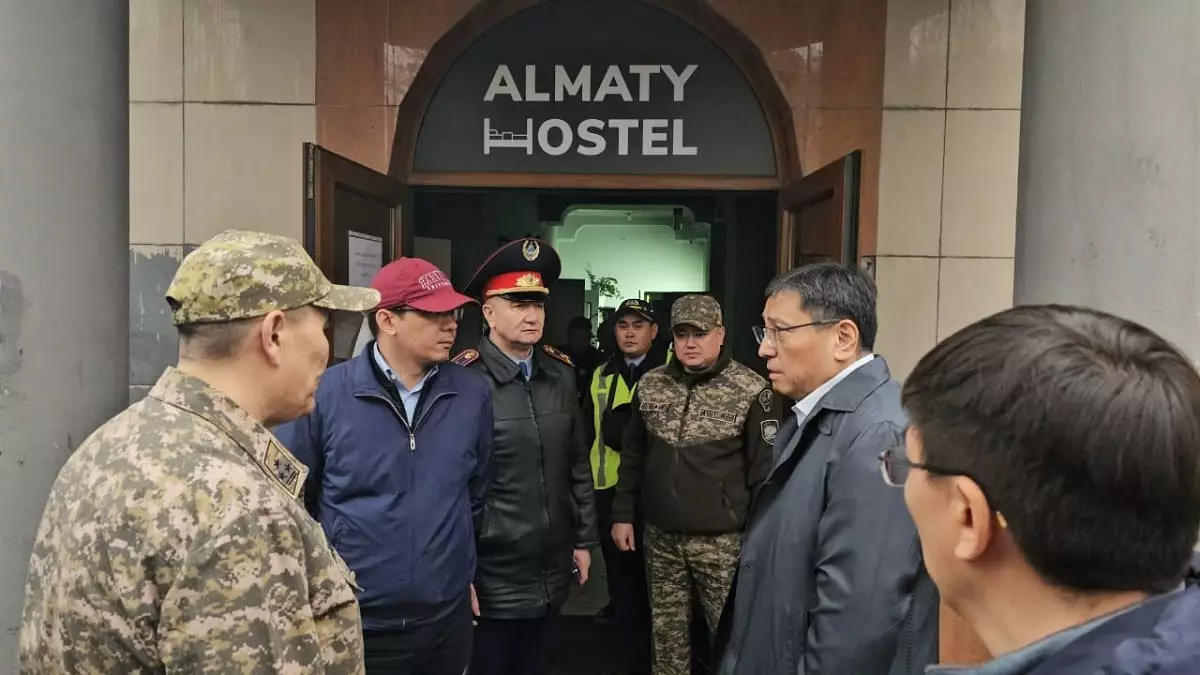 Пожар в хостеле: аким Ерболат Досаев посетил место происшествия