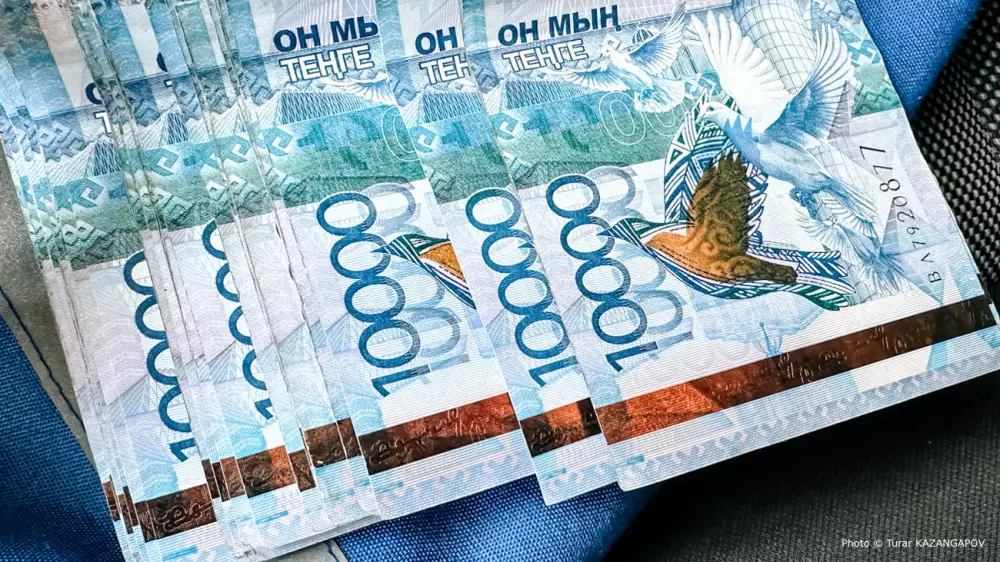 Заплатил за бензин: казахстанцу грозит 2 года из-за "невнимательности" на кассе