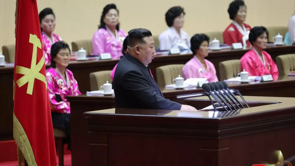 Лидер КНДР Ким Чен Ын расплакался на съезде матерей