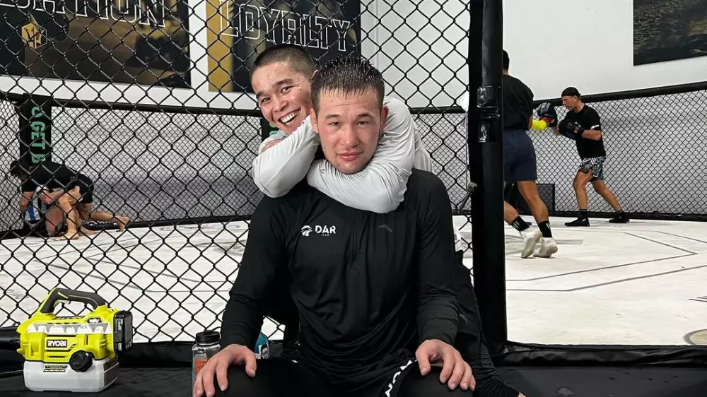 Казахстанец получил бой в UFC и отказался ехать к Шавкату Рахмонову