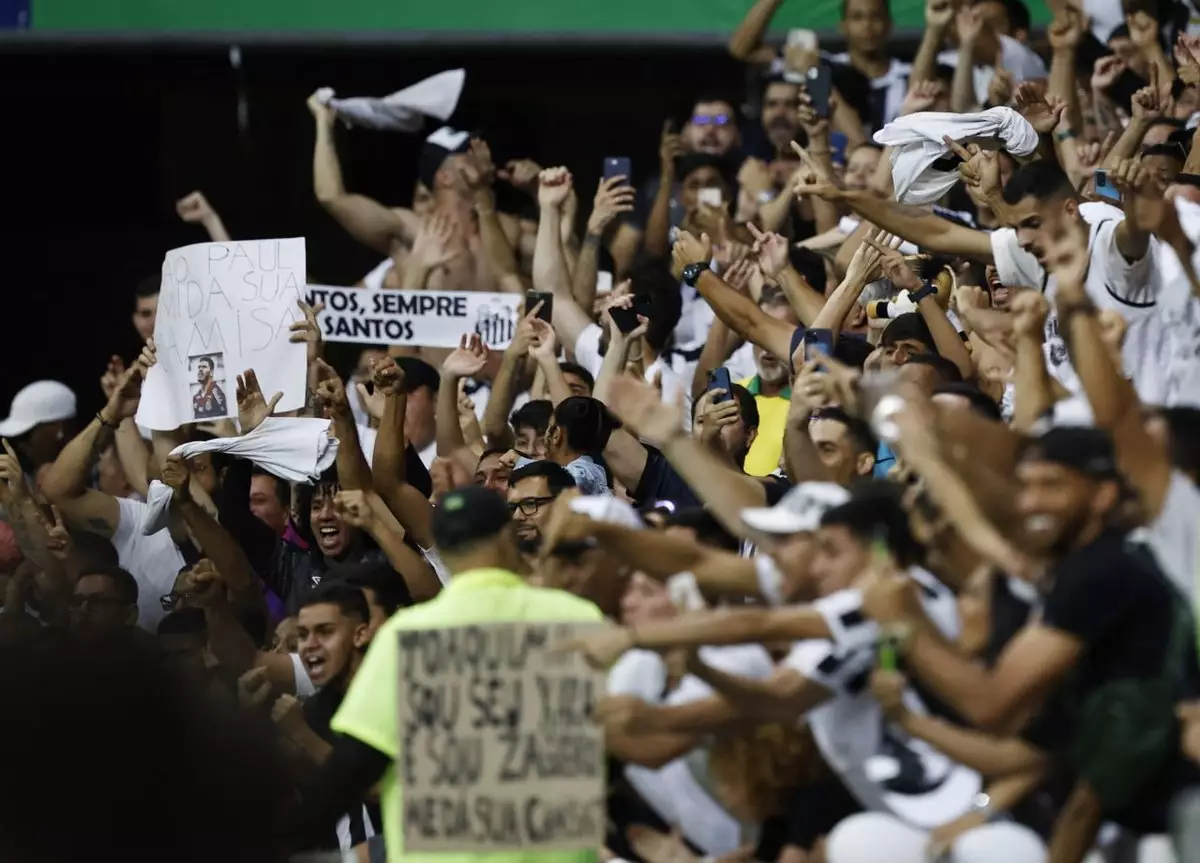 Фанаты «Сантоса» устроили беспорядки после вылета во вторую лигу Бразилии