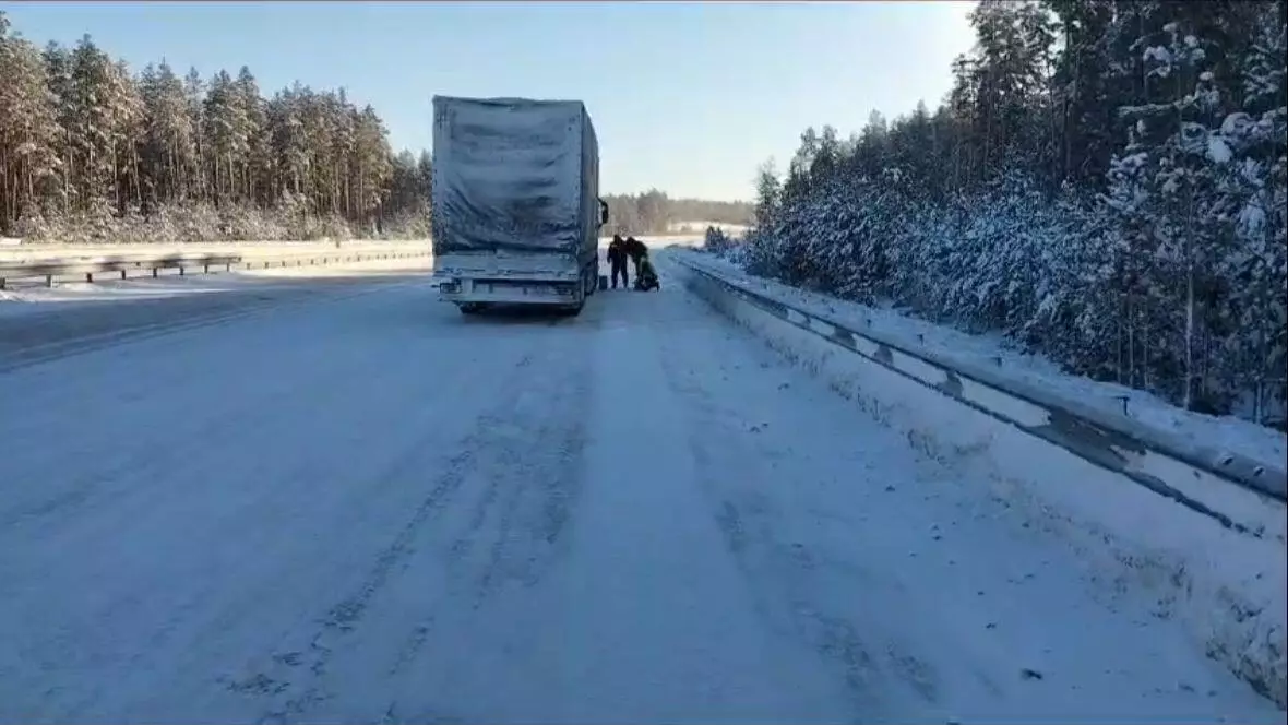 Грузовики "замёрзли" на трассе Петропавловск – Астана