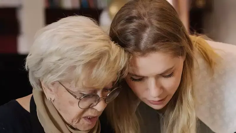 Внучка 89-летней Алисы Фрейндлих опубликовала редкие фото с ней