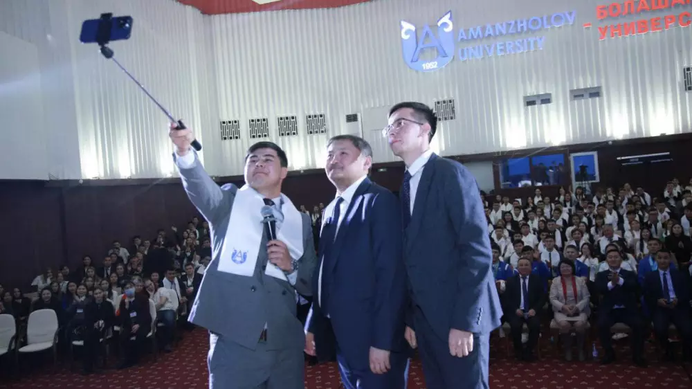 Заниматься наукой призвал Саясат Нурбек молодежь Восточного Казахстана