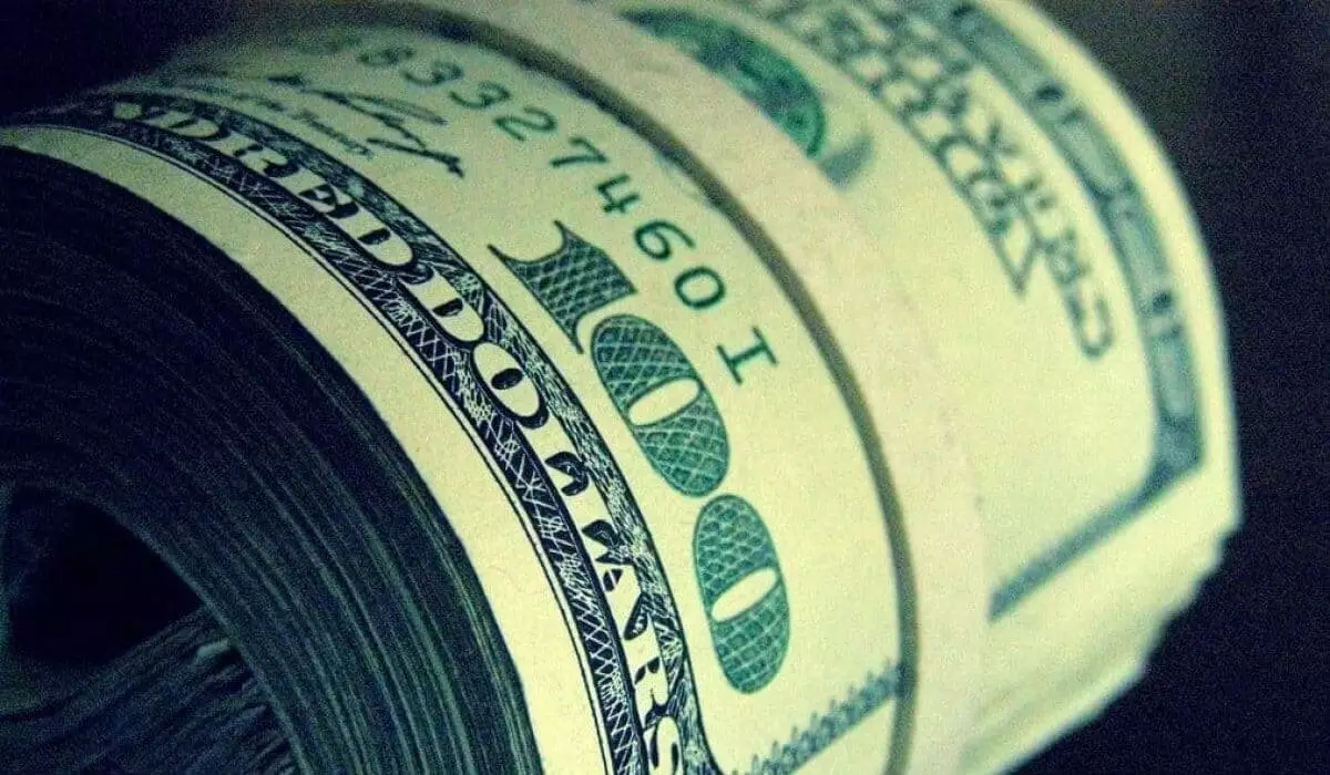 Доллар подешевел на биржевых торгах в Казахстане
