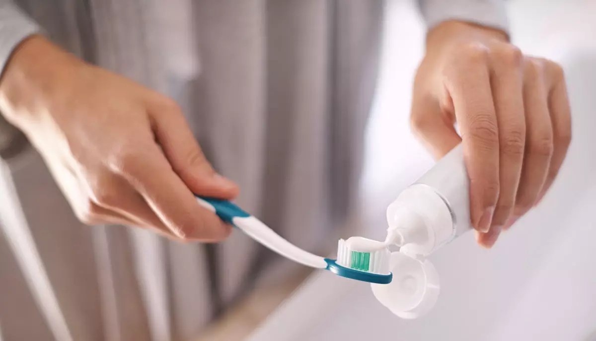 Стоматолог назвала пять опасных ингредиентов зубной пасты
