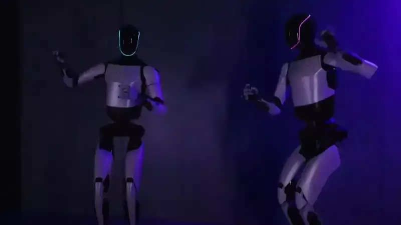 Tesla представила новую версию робота. Гуманоид умеет танцевать
